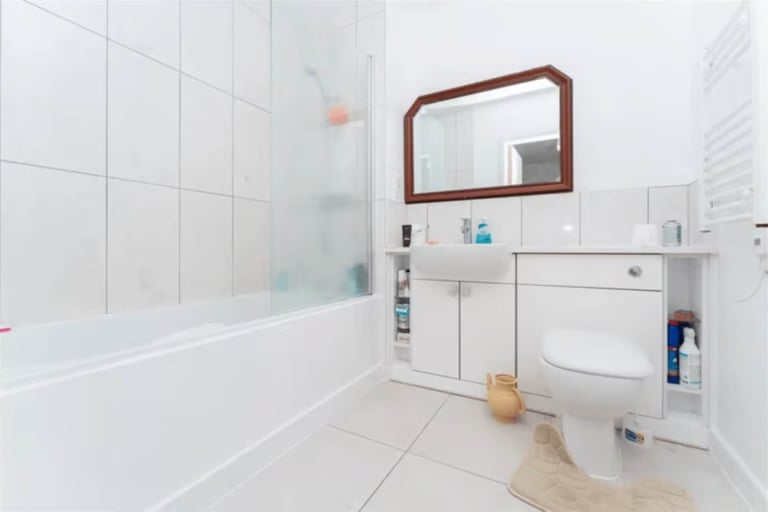 3 bedroom flat in Salisbury Road, Southall