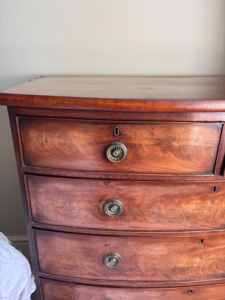 Georgian chest of drawers 