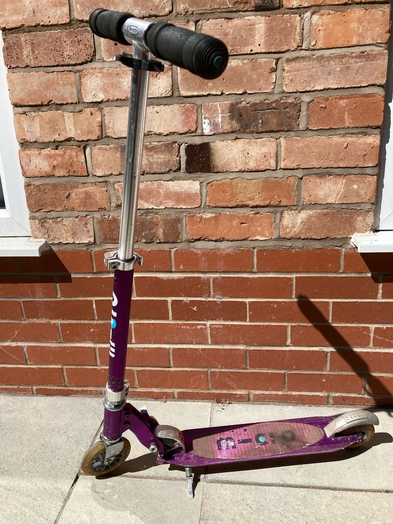 Micro Sprite Scooter - Purple - Ages 5 to 12 - Adjustable height - 2 Wheels