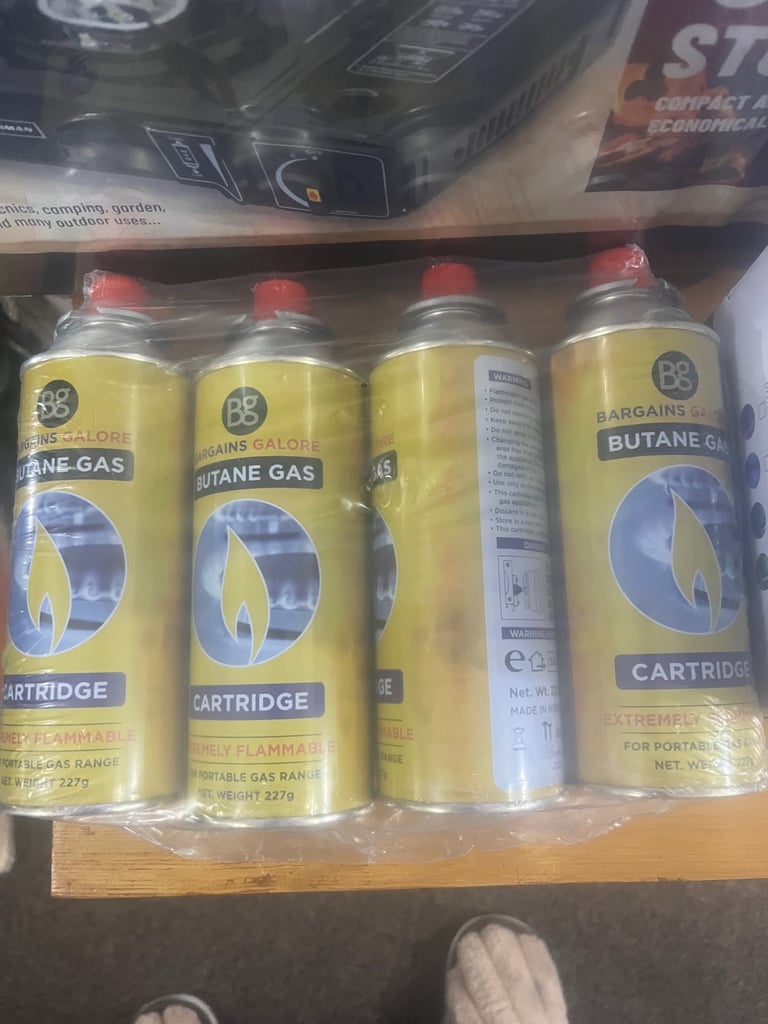 NEW single gas stove, 4 x gas cans & whistling kettle Bundle