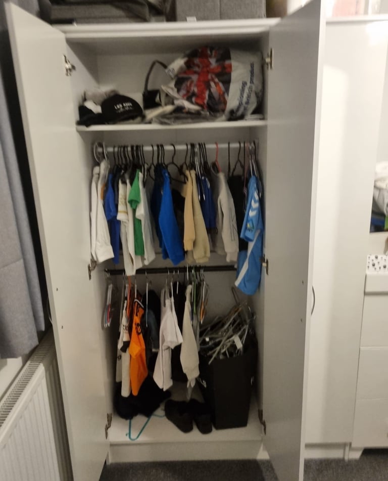 Triple wardrobe with mirror 