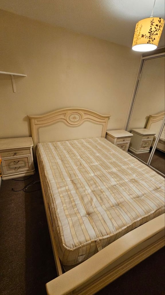 3 wooden nightstands with mirror and doeble bed 170 cm in weights 