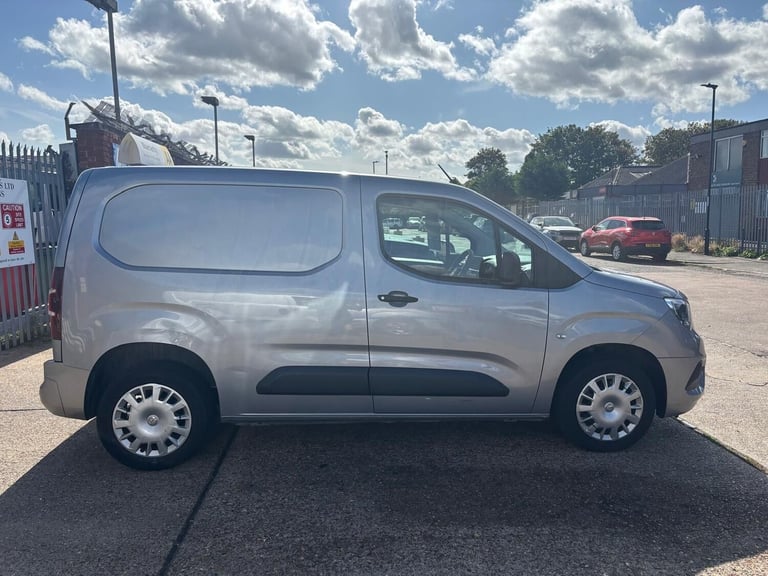 2019 Vauxhall Combo 2300 1.5 Turbo D 100ps H1 Sportive Van PANEL VAN DIESEL Manual