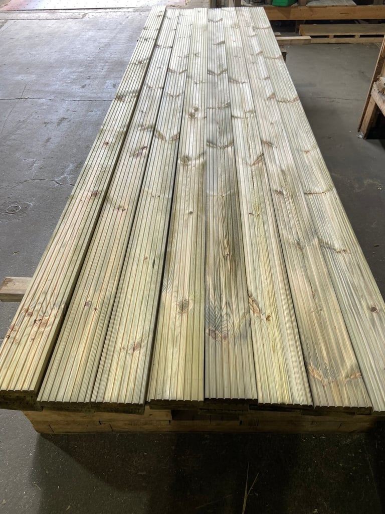PREMIUM DECKING BOARDS 3.6 X 120 X 28 