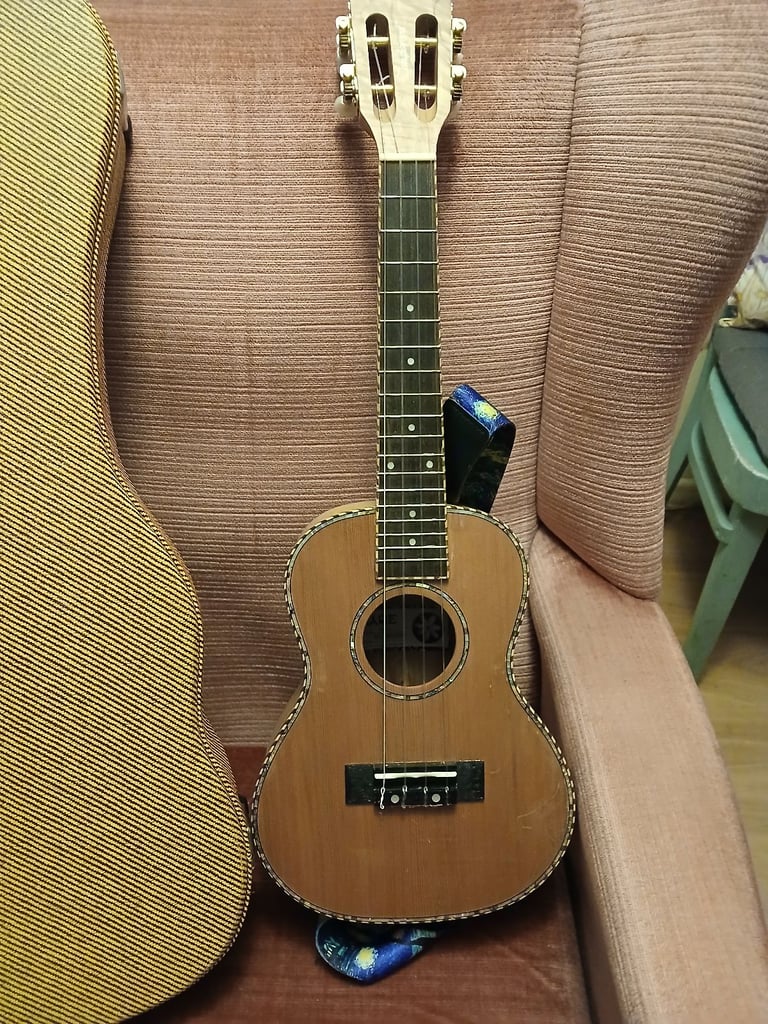 Tangle wood ukulele