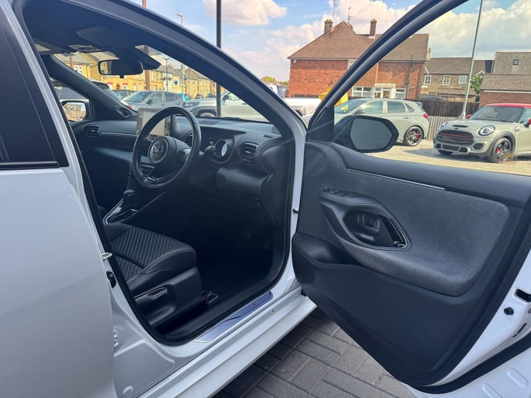 2022 Toyota Yaris 1.5 VVT-h Dynamic E-CVT Euro 6 (s/s) 5dr HATCHBACK Petrol/Electric Hybrid Autom...