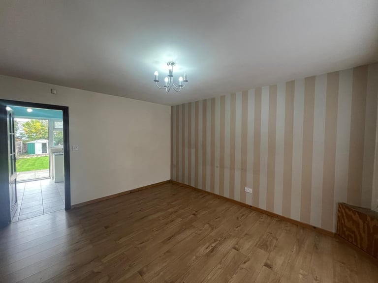 THREE BEDROOM HOUSE TO RENT ** EXCELLENT TRANSPORT LINKS VIA WARWICK ROAD AND STRATFORD ROAD ** 
