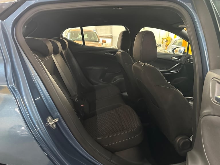 2017 Vauxhall Astra 1.4i Turbo SRi Nav Euro 6 5dr HATCHBACK Petrol Manual