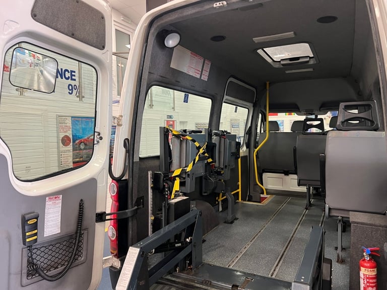 2010 - 10 - VOLKSWAGEN CRAFTER CR35 2.5TDI BLUE 108PS 8 SEAT DISABLED MINIBUS