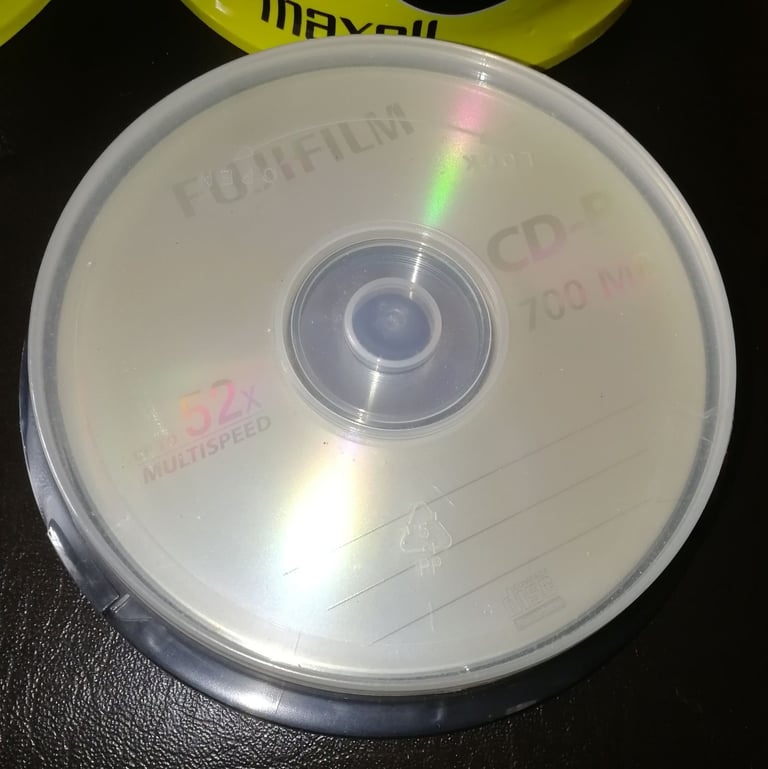 70 x CD-R CD-Recordable - 60 x Maxell + 10 x FujiFilm 52x 700MB Data 80 Min