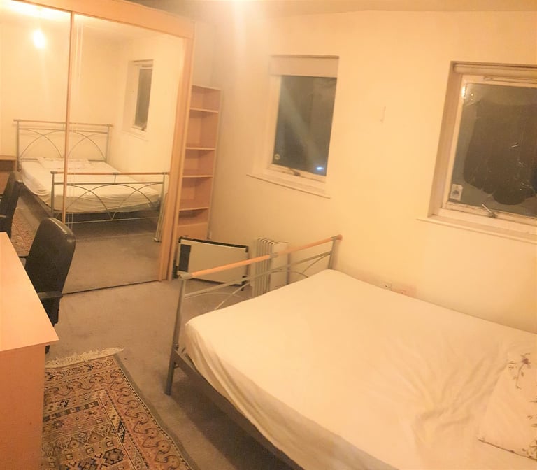 CROSSHARBOUR, E14, LOVELY 2 BEDROOM MODERN APARTMENT AVAILABLE END OF SEPTEMBER 