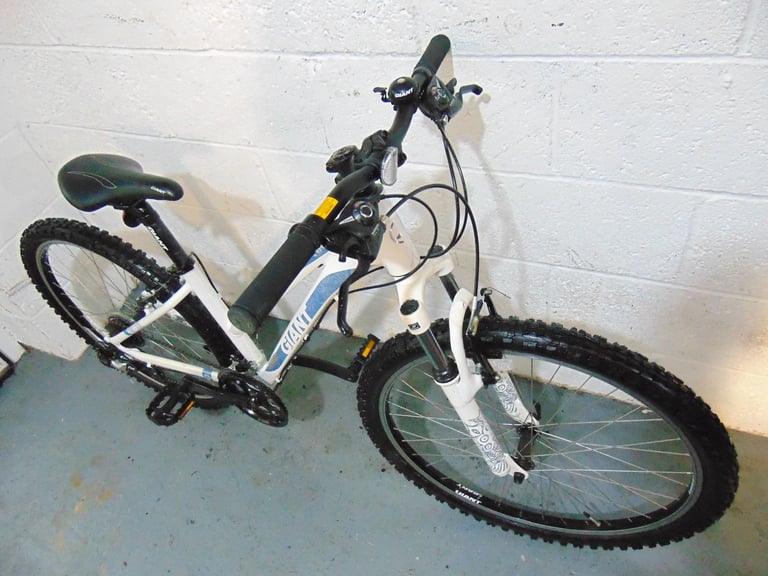 Giant Revel W3 (14" frame, suit teenager/short adult) Hardtail Mountain Bike (free local delivery)