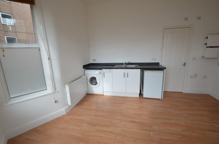 DOUBLE STUDIO 2 MINUTES WALK TO WALTHAMSTOW CENTRAL STATION in