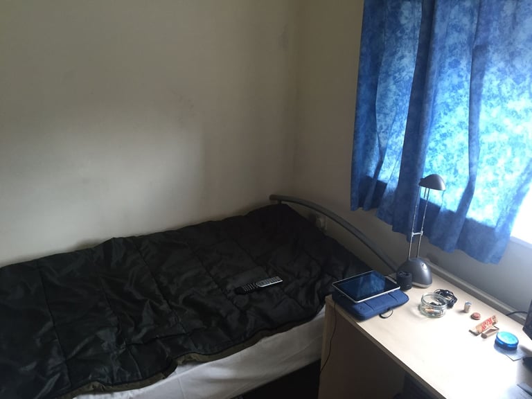 se166qe small single room bill inc furnished bus at door jubilee overground 