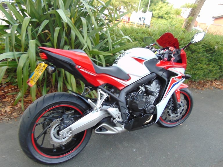 Honda CBR650FA 2016 low miles supersport 650 Superb Red/White 95 bhp p/ex ok! 