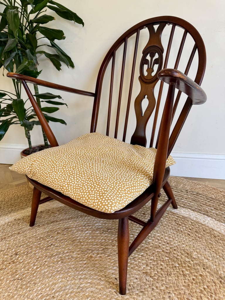 Ercol mid century vintage 307 Fleur De Lis tub armchair 