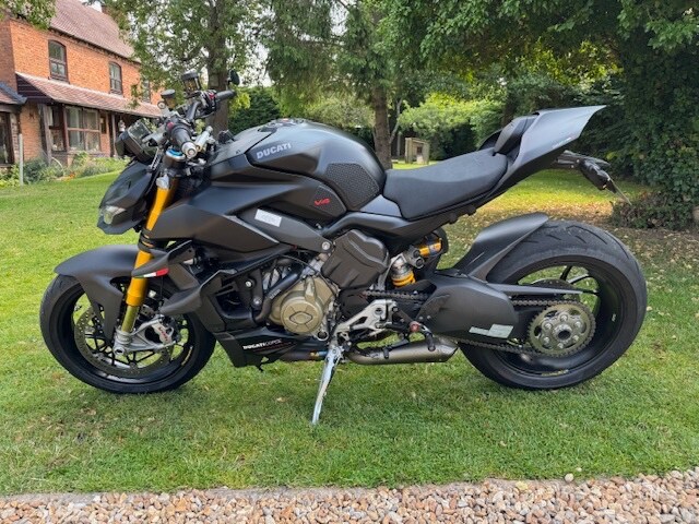 2021 Ducati STREETFIGHTER V4S Akropovic Exhaust, Thousands Spent !!  PETROL Manual