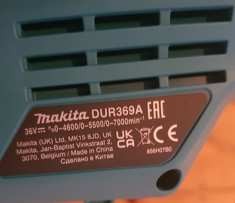For sale is Makita DUR369A 36V grass trimmer/shrubs cutter. 