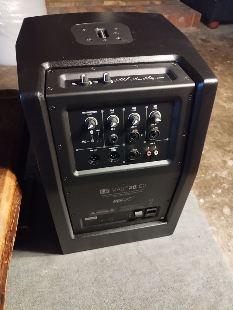 LD Systems MAUI 28 G2 Column PA System with two Tower Speakers and Cover and Bag