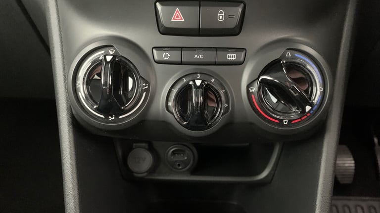 2016 Peugeot 208 1.2 PureTech XS White Hatchback 5dr Petrol Manual Euro 6 (82 ps) Hatchback Petro...