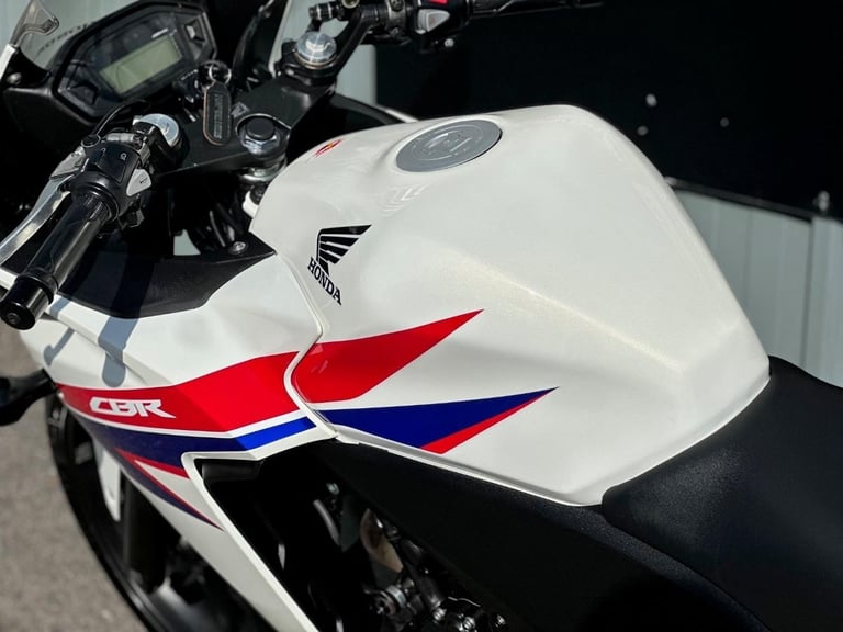 STUNNING LOW MILEAGE 2014/14 HONDA CBR500R ABS MOTORCYCLE 
