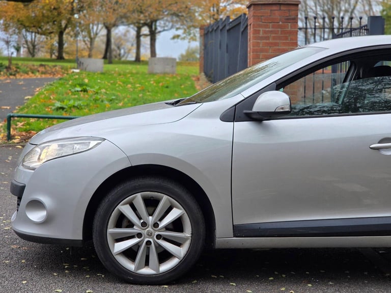 2011 Renault Megane 1.5 dCi Dynamique TomTom Euro 5 5dr HATCHBACK Diesel Manual