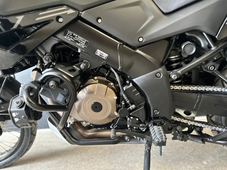 STUNNING ONE OWNER 2023/23 SUZUKI V-STROM 1050 DE MOTORCYLE 