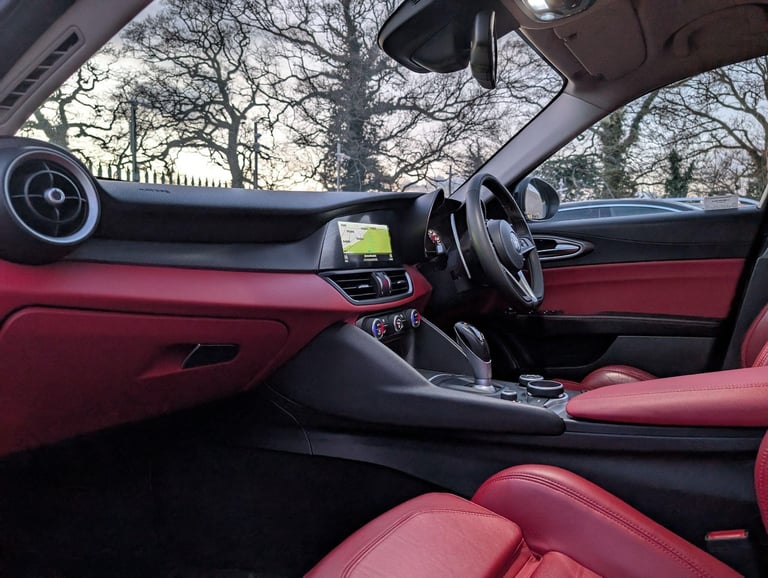 2017 Alfa Romeo Giulia 2.0T Veloce Auto Euro 6 (s/s) 4dr SALOON Petrol Automatic