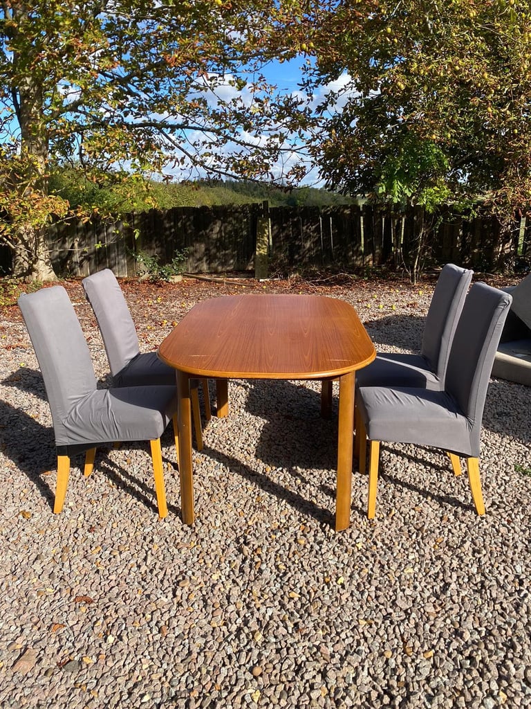 Dining table with 6x chair for £90(Free delivery)