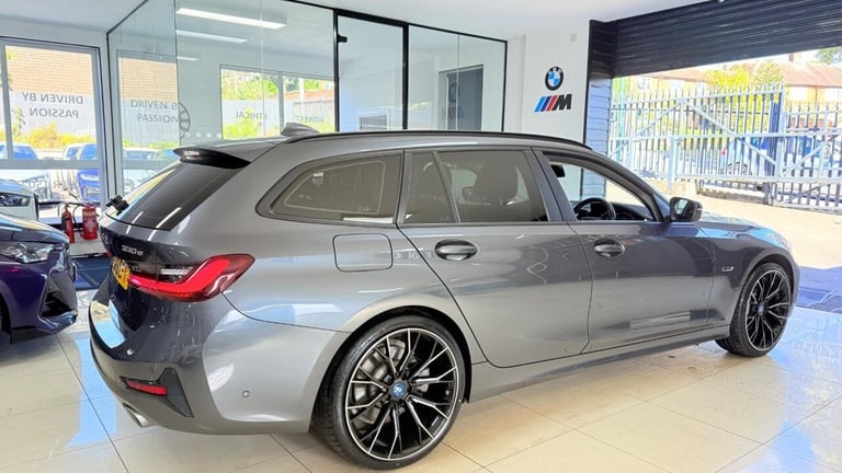 2022 BMW 3 Series 2.0 330e 12kWh SE Pro Touring Auto Euro 6 (s/s) 5dr Estate PETROL/ELECTRIC Auto...