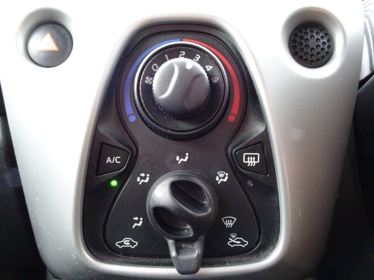 1.0 VTi Feel 5dr £20 TAX +FSH +BTOOTH +JUST SERVICED*