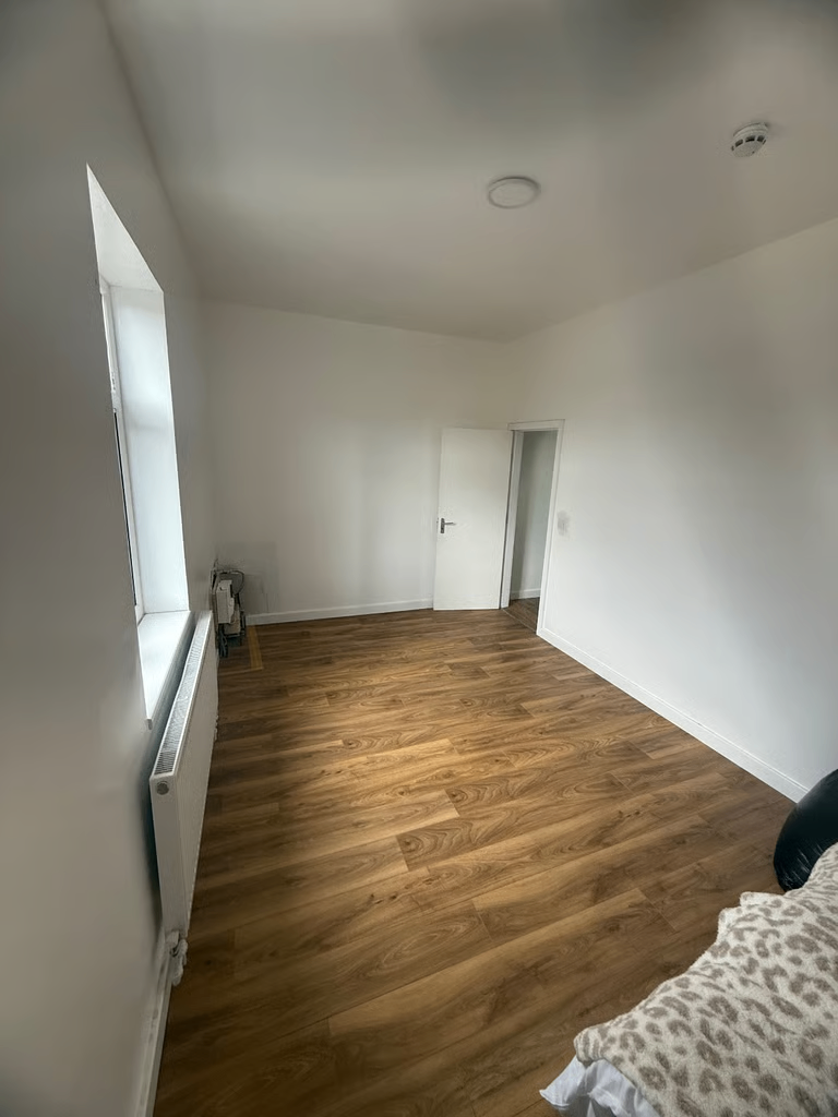 🏡 Spacious 2-Bed Flat for Rent – M46 0DA