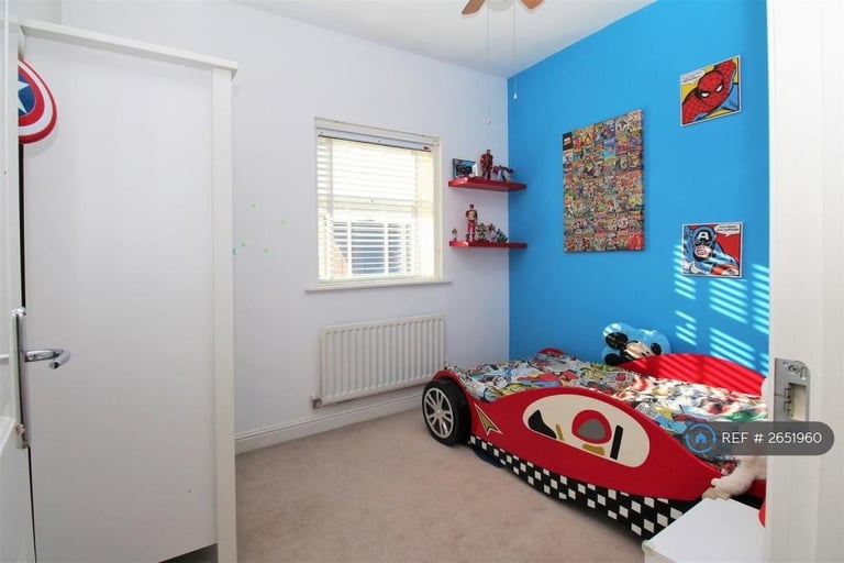 4 bedroom house in Park Cliff Road, Greenhithe, DA9 (4 bed) (#2651960)