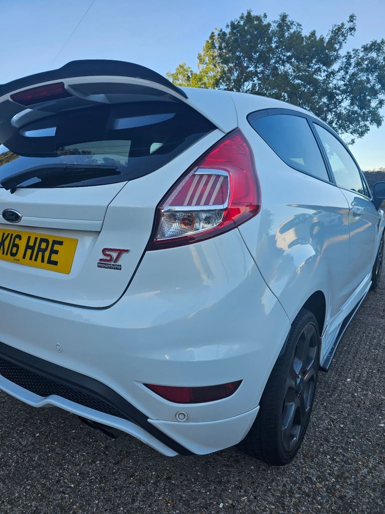 Ford, FIESTA, Hatchback, 2016, Manual, 1596 (cc), 3 doors