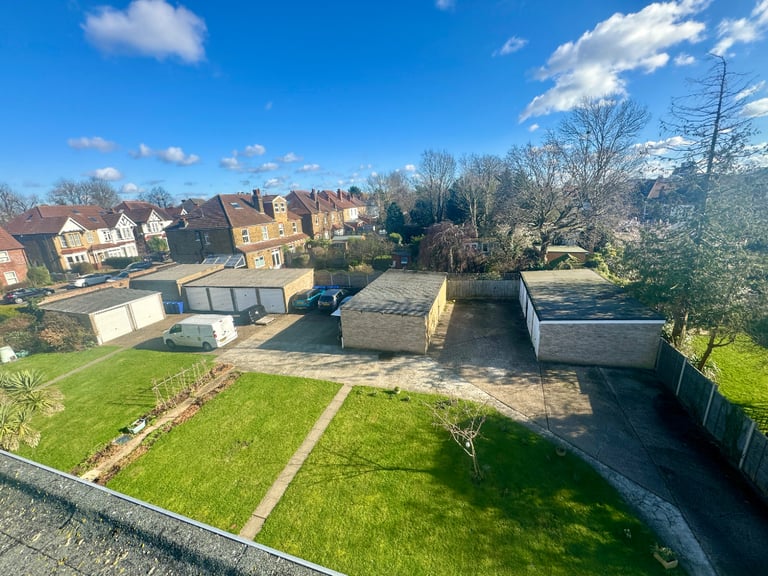 Flat for Rent with 2 Bed Plus Office Room Communal Gardens Garage