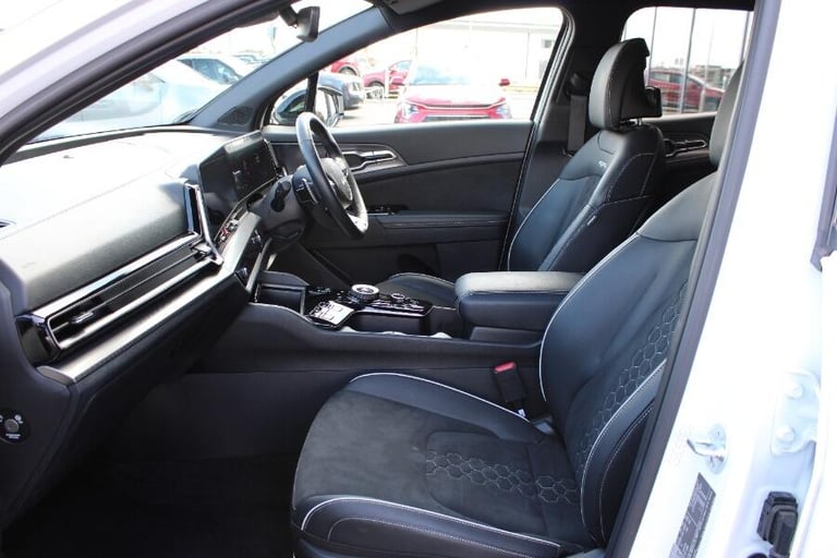 2024 Kia Sportage 1.6 T Gdi 13.8kwh Gt Line Suv 5dr Petrol Plug In Hybrid Auto Awd Euro 6 (s/ EST...