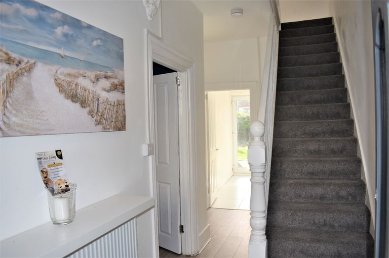 4 Bedroom House in Southend On Sea To Rent (Company let available)