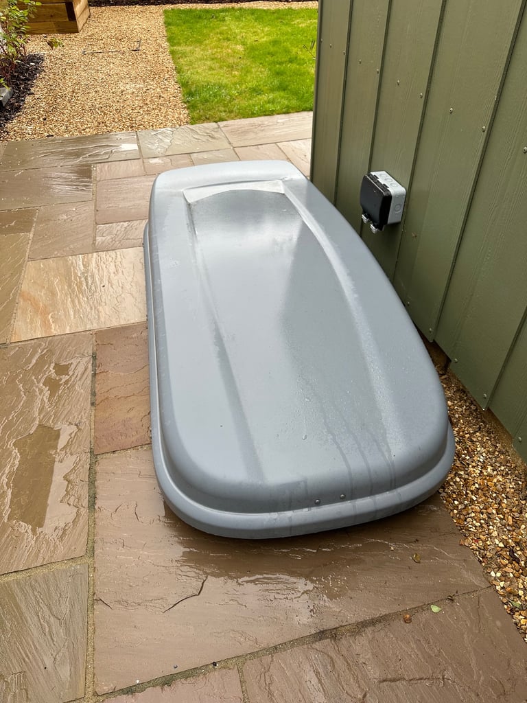 image for Halford roof box 