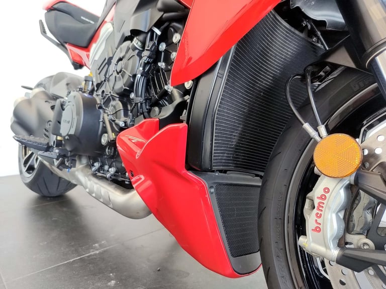 2025 Ducati Diavel V4 Red 700 Miles | £339 Dep & £339 pcm