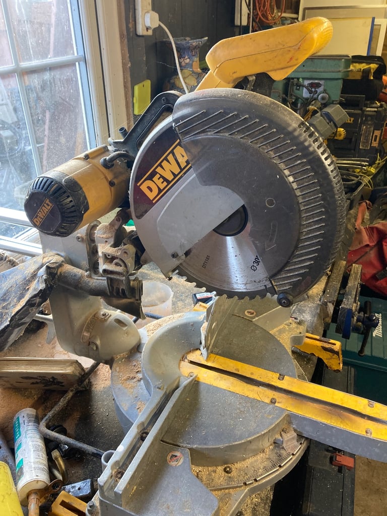 Dewalt Mitresaw