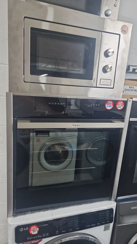 Displayed Neff Hide & Slide Built-in Single Electric Oven 