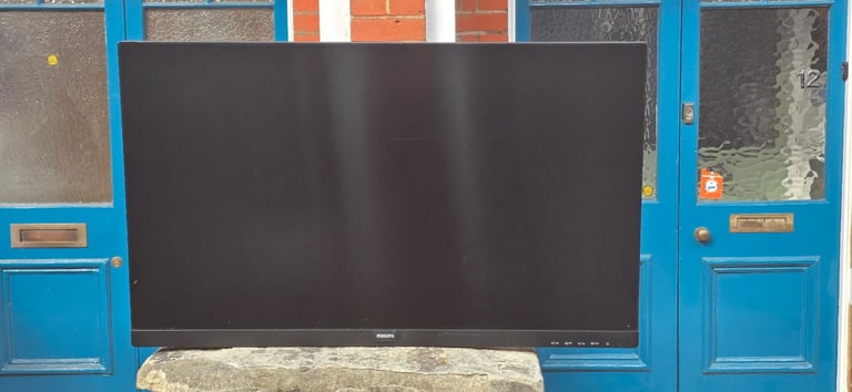 Philips 27” Full HD Monitor – Excellent Condition + FREE Delivery!