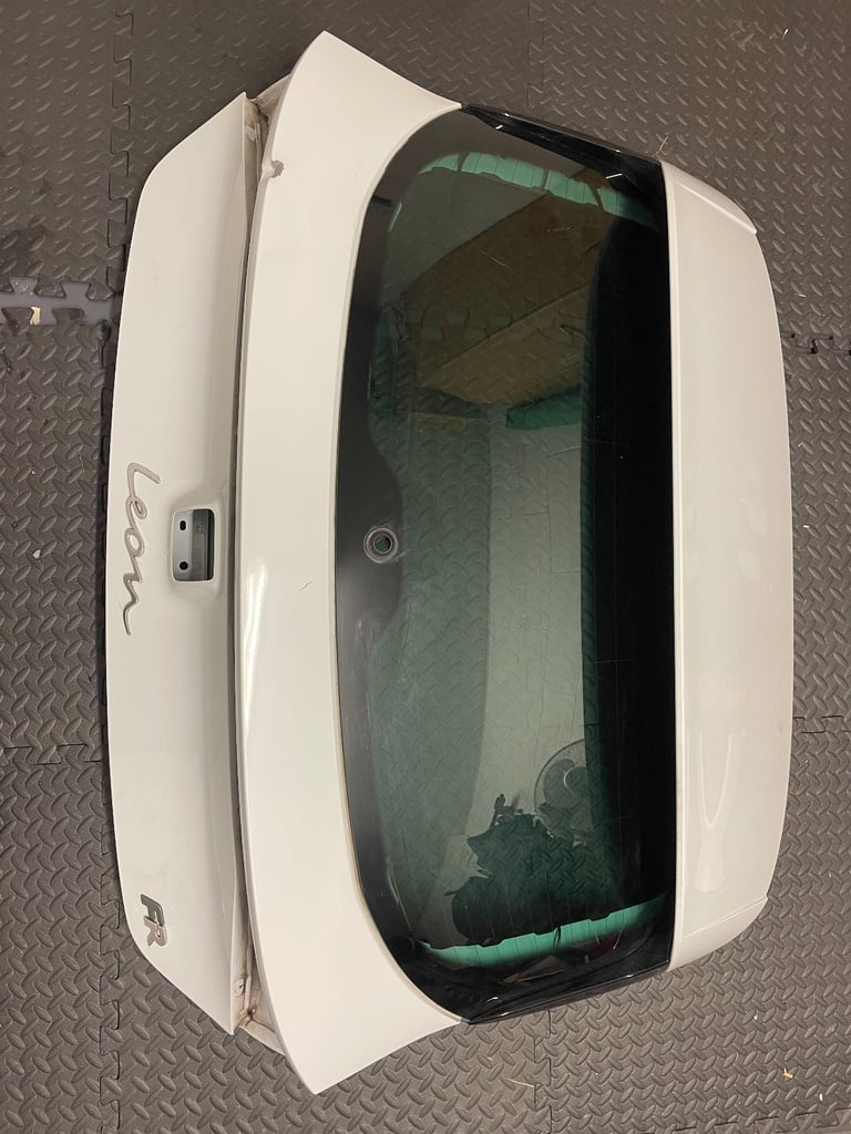 image for Seat Leon FR Sport bootlid MK4  glacier white