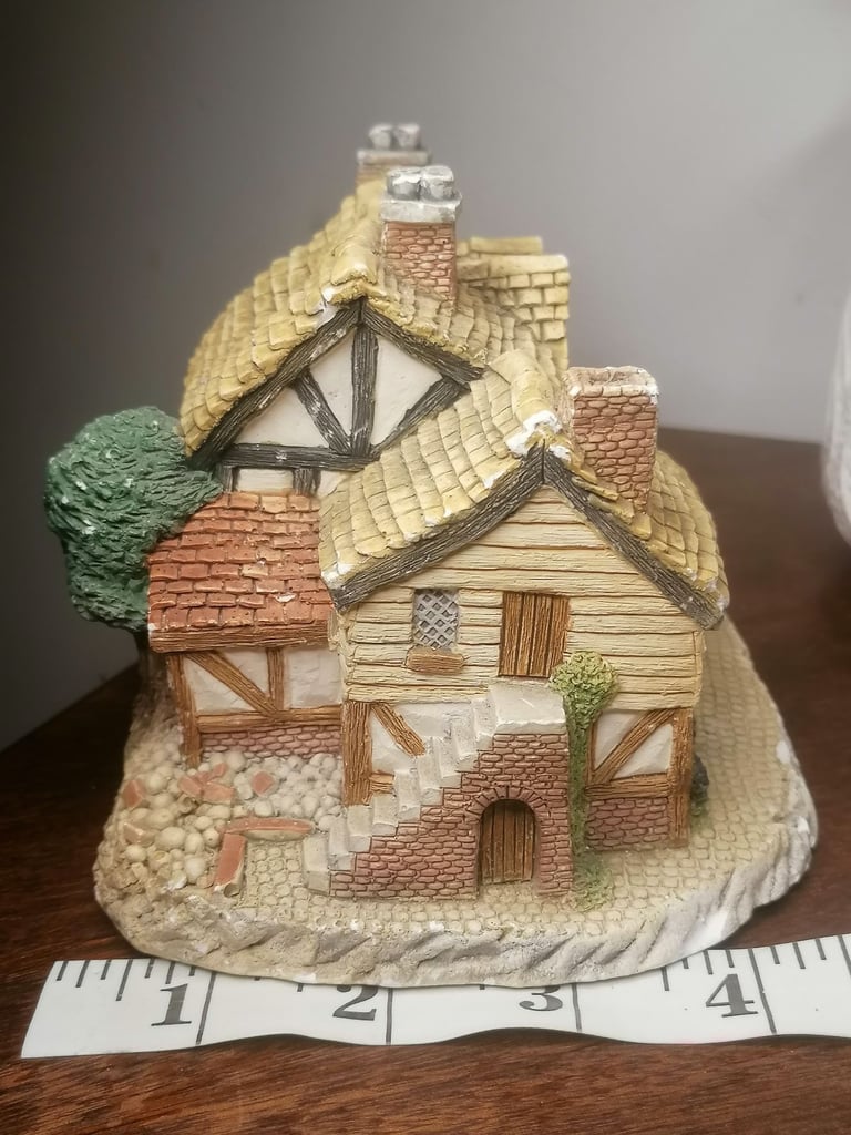 Vintage Naturalcraft memory lane cottages by Peter Tomlins Crag inn Made in England.