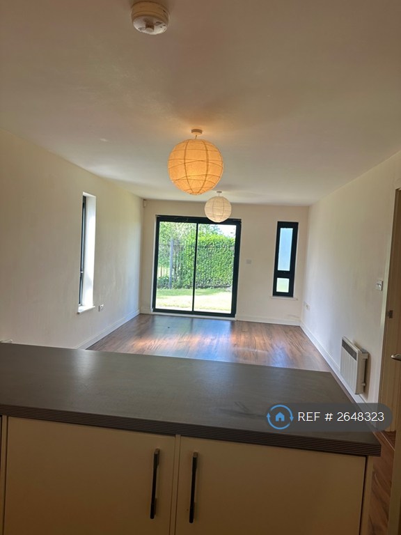 2 bedroom flat in Broadfields, Harrow, HA2 (2 bed) (#2648323)