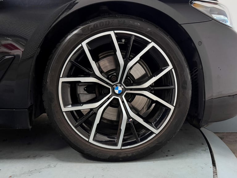 2022 BMW 5 Series 520i M Sport Saloon SALOON Petrol/Electric Hybrid Automatic