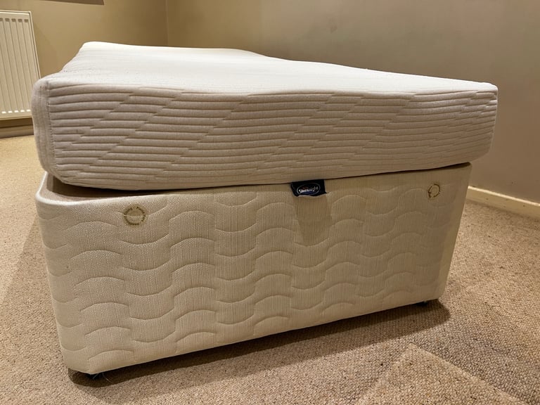 Single divan bed complete with 2 drawers with excellent memory foam mattress