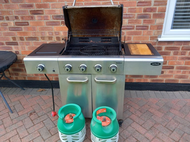 OUTBACK METOER BBQ + 2 X 5KG BOTTLES 