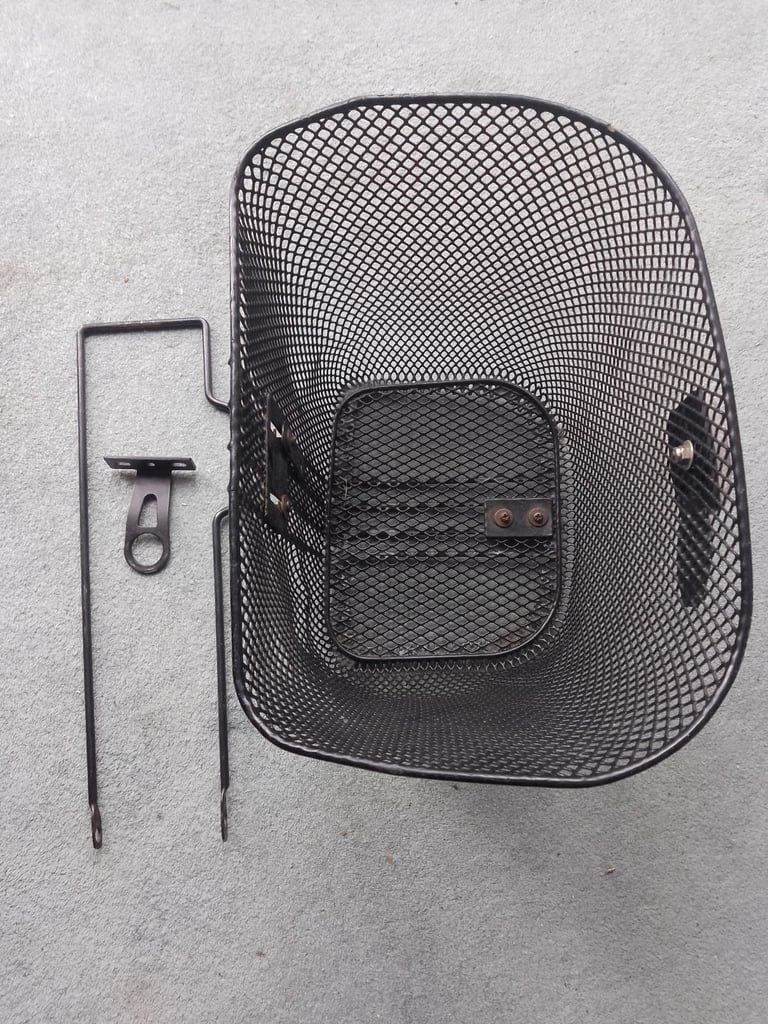 Front bicycle basket