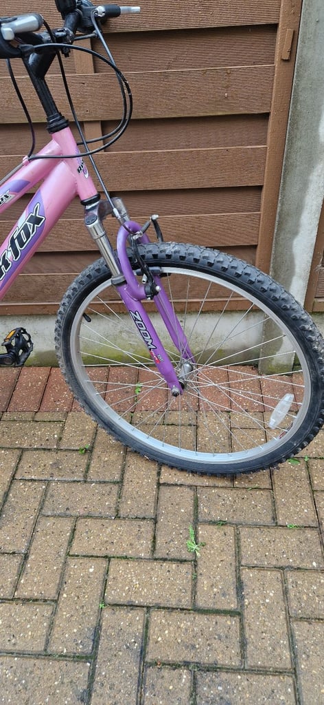 ROCKFOX REFLEX DUAL SUSPENSION 18 INCH FRAME 26 INCH WHEELS. VERY GOOD.